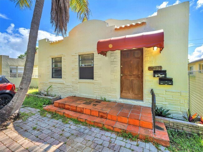1932 Dewey St in Hollywood, FL - Building Photo - Building Photo