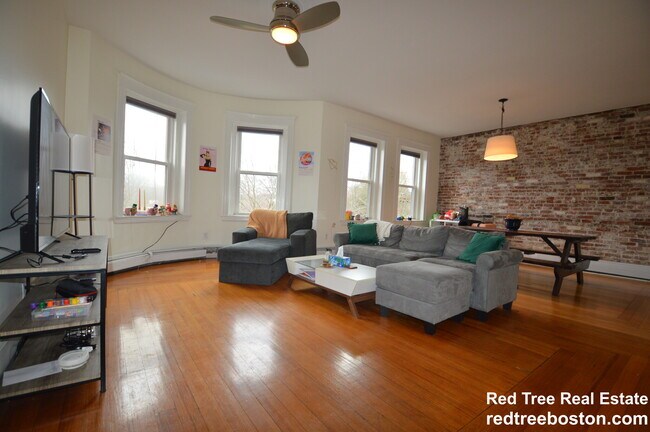 256 Aspinwall Ave, Unit 3