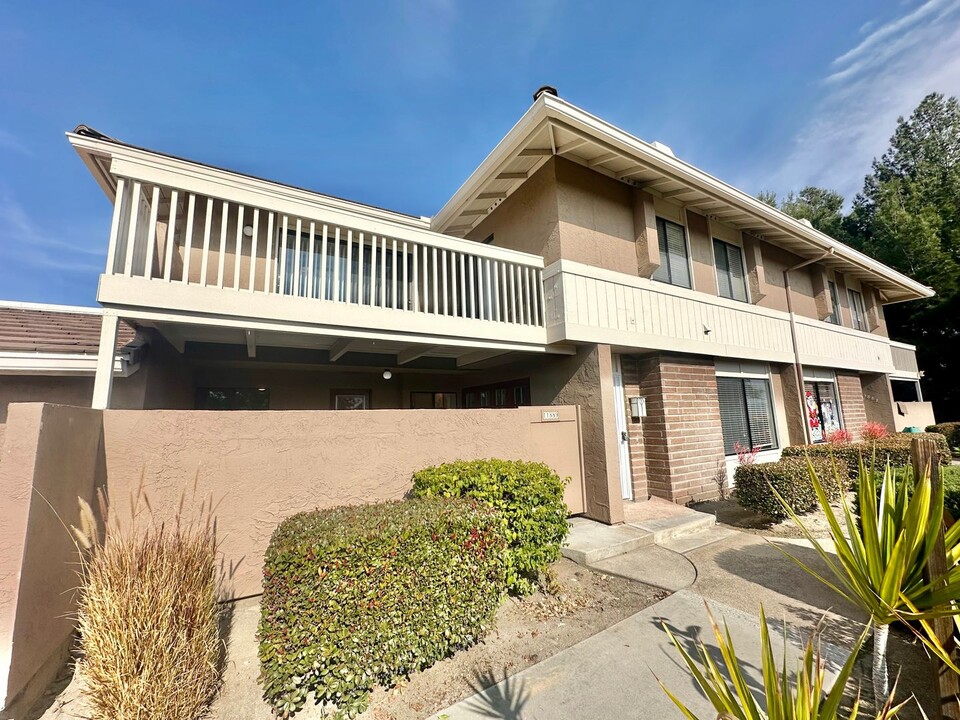 11889 Timaru Way in San Diego, CA - Building Photo