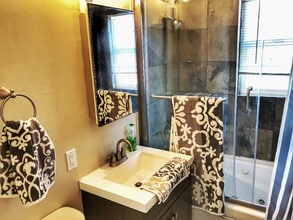 983 Lester Ave in Reno, NV - Foto de edificio - Building Photo