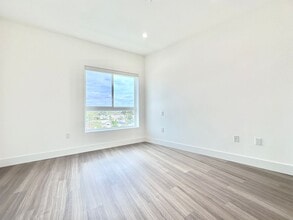 838 S La Brea Ave in Los Angeles, CA - Foto de edificio - Building Photo