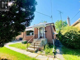 292 Poyntz Ave in Toronto, ON - Building Photo