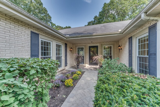 145 Pine Tree Ln in Riverwoods, IL - Building Photo - Building Photo