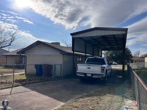 902 Walnut St in Royse City, TX - Foto de edificio - Building Photo