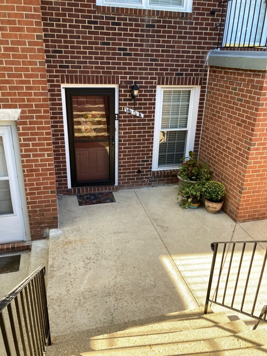 1824 Bronzegate Blvd in Silver Spring, MD - Foto de edificio