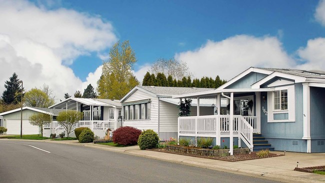 Woodland Park Estates in Eugene, OR - Building Photo - Building Photo