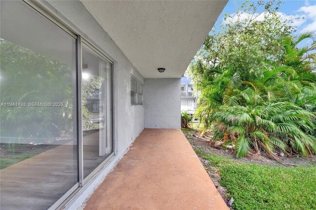 9371 Fontainebleau Blvd in Miami, FL - Building Photo - Building Photo