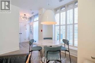 142 Bathurst St in Toronto, ON - Building Photo - Building Photo