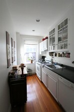 13 Ellery St, Unit 4 in Cambridge, MA - Foto de edificio - Building Photo