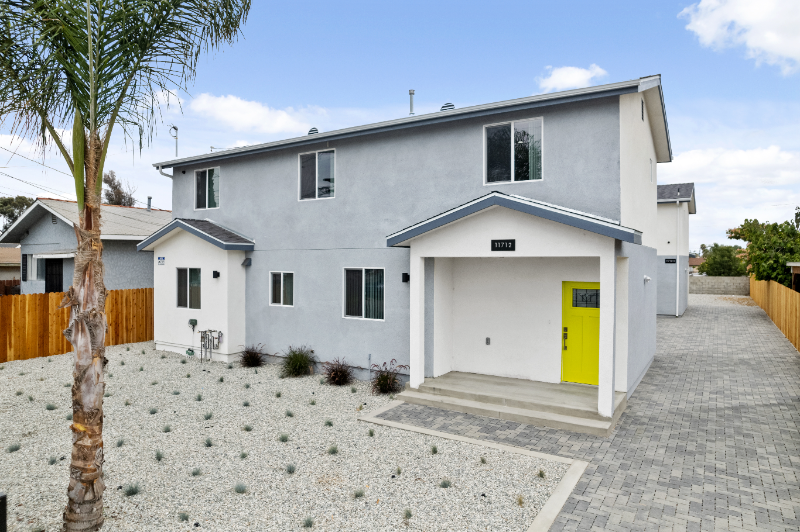 11712 Parmelee Ave in Los Angeles, CA - Building Photo