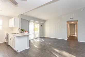 Stoneridge Apartment Homes in Lowell, MI - Foto de edificio - Interior Photo