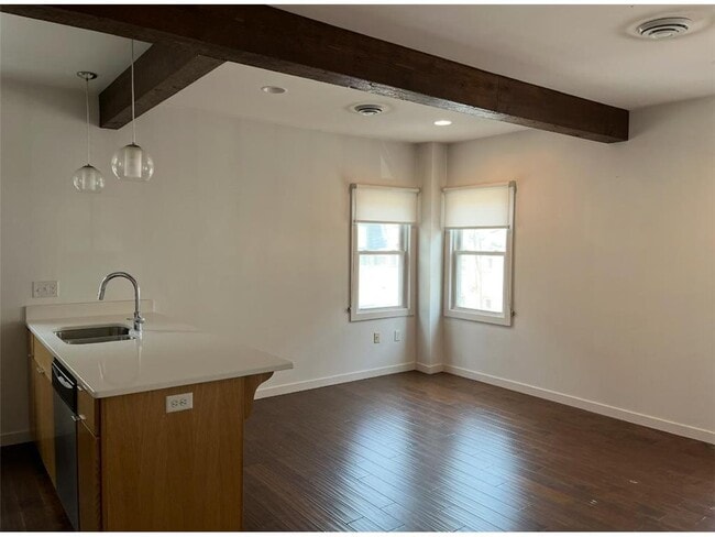 1610 W Lake St in Minneapolis, MN - Building Photo - Building Photo