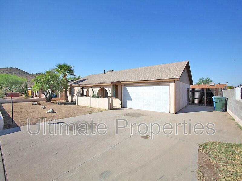 13036 N 17th Ave in Phoenix, AZ - Building Photo