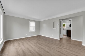 8218 Essen Ave in Parma, OH - Building Photo - Building Photo