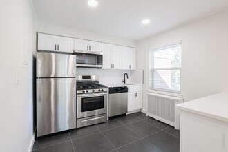 Lakeview Apartments in Leonia, NJ - Building Photo - Interior Photo