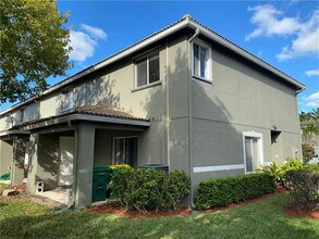 5921 Manchester Way in Tamarac, FL - Foto de edificio - Building Photo