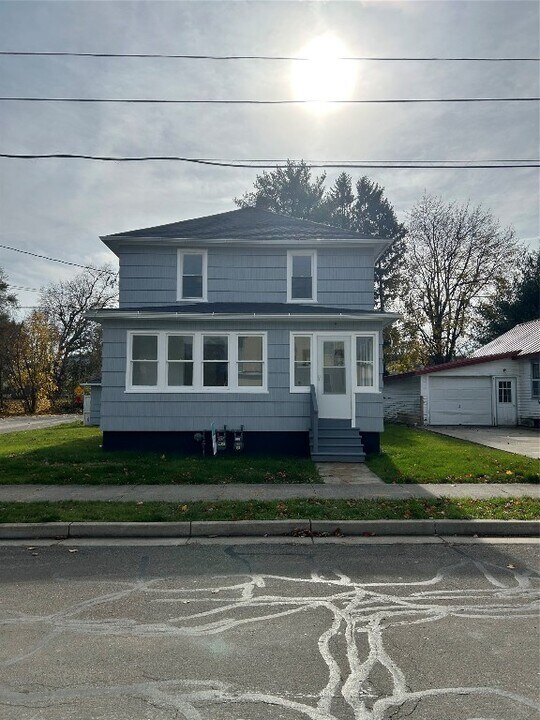 3312 Lawndale St in Endicott, NY - Building Photo