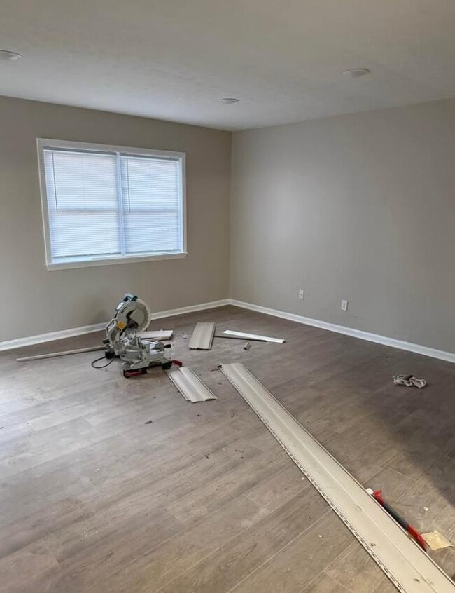 1102 Asbury Cir E in Elizabethtown, KY - Building Photo - Building Photo