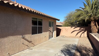 246 Buena Adventura Ln in Henderson, NV - Building Photo - Building Photo