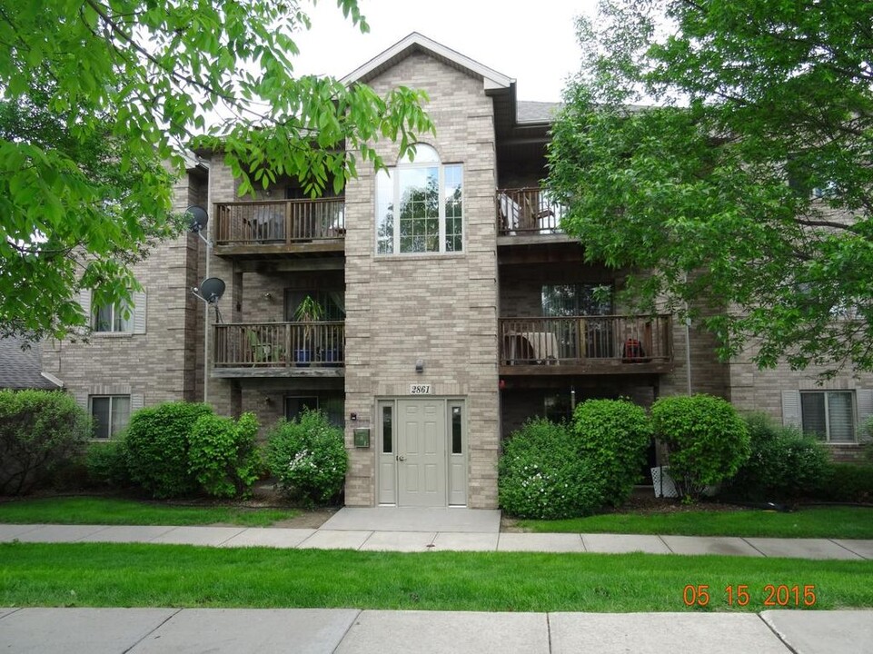 2861 Coral Ct, Unit 201 in Coralville, IA - Foto de edificio