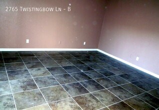 2765 Twistingbow Ln in Las Vegas, NV - Foto de edificio - Building Photo