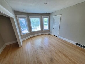 2214 W 3rd St-Unit -Upper B in Duluth, MN - Foto de edificio - Building Photo