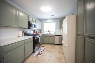 8322 Montgomery St in Las Vegas, NV - Building Photo - Building Photo