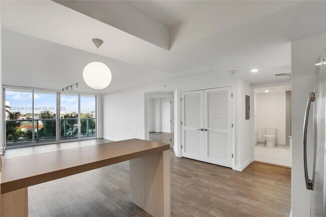 1500 Bay Rd, Unit M-0414 in Miami Beach, FL - Building Photo - Building Photo