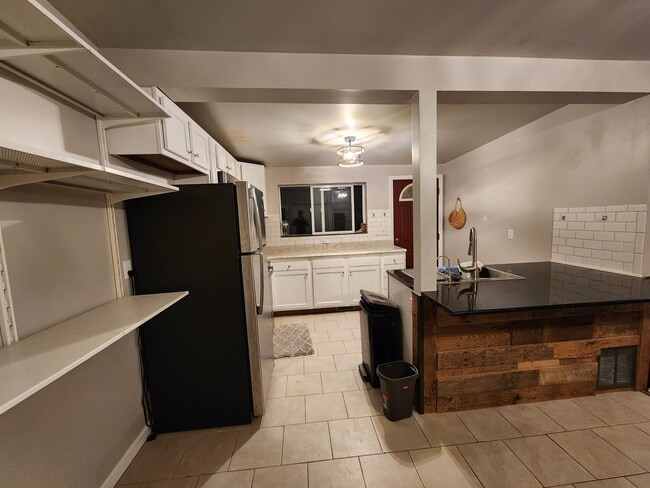 671 W Clark Rd, Unit 1 in Ypsilanti, MI - Foto de edificio - Building Photo