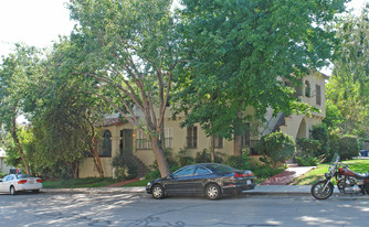 883 N West Knoll Dr Apartments