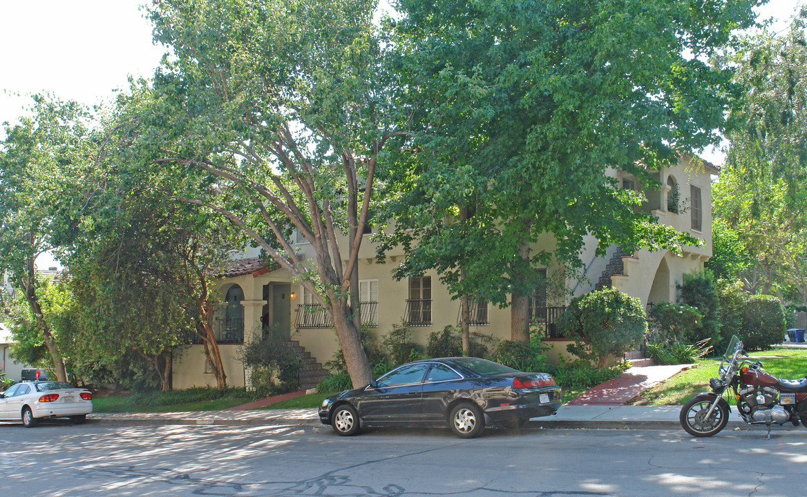 883 N West Knoll Dr in West Hollywood, CA - Foto de edificio