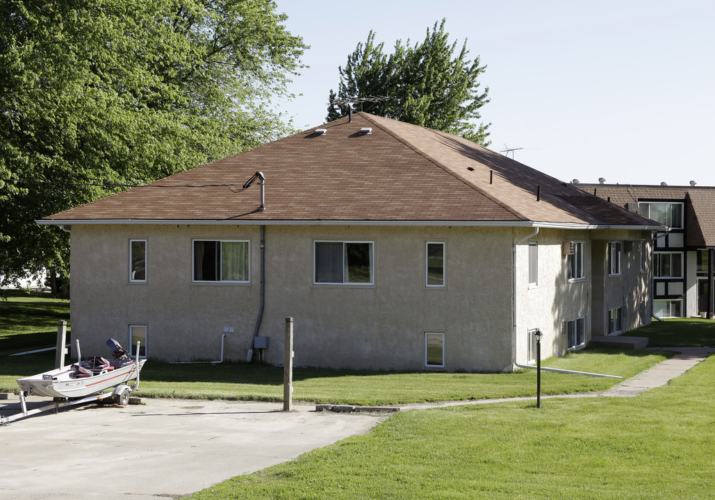 205 Newton Ave NE in Watertown, MN - Foto de edificio