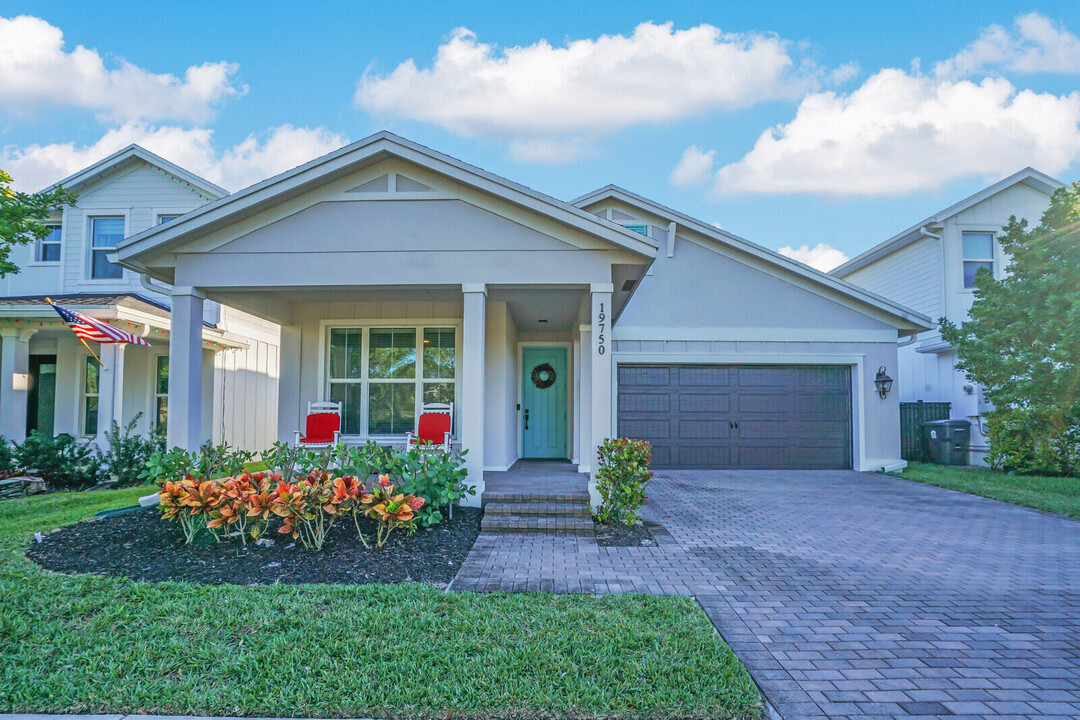 19750 Split Rail Run in Loxahatchee, FL - Building Photo