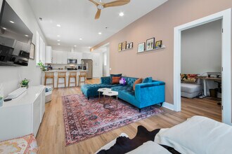 824 N Maplewood Ave in Chicago, IL - Building Photo - Building Photo