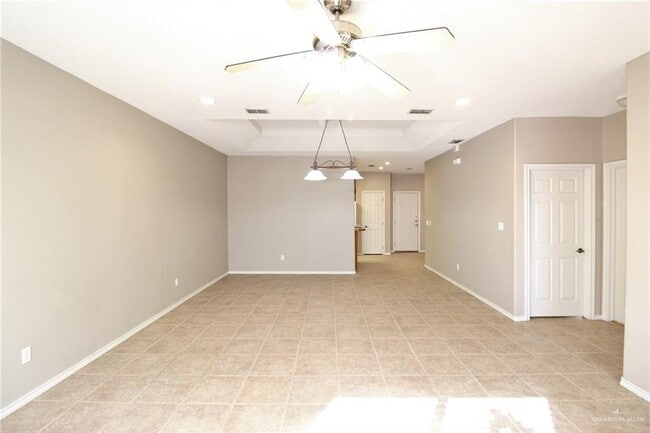 17 Quamasia Ave in McAllen, TX - Building Photo - Building Photo