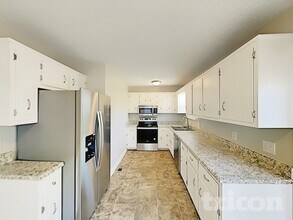 1013 Heather Dr in Goodlettsville, TN - Foto de edificio - Building Photo