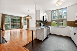 125 S Jefferson St, Unit 704 in Chicago, IL - Foto de edificio - Building Photo