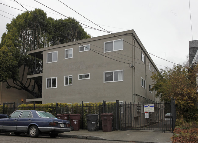 818 E 20th St in Oakland, CA - Foto de edificio - Building Photo