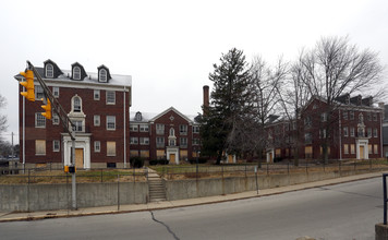 Delaware Court Apartments in Anderson, IN - Building Photo - Building Photo