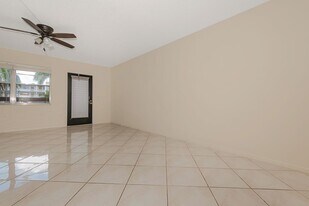 2009 Cornwall Dr in Boca Raton, FL - Building Photo