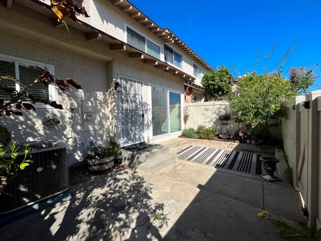 1303 Ramona Dr in Thousand Oaks, CA - Building Photo - Building Photo