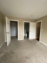 4721 St Joseph Creek Rd in Lisle, IL - Building Photo - Building Photo