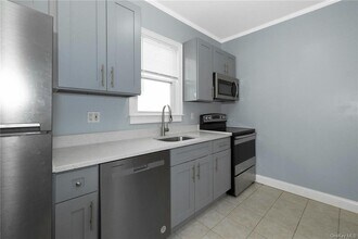168 Parkview Ave-Unit -1 in Yonkers, NY - Foto de edificio - Building Photo