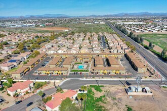 San Vicente Townhomes in Phoenix, AZ - Foto de edificio - Building Photo