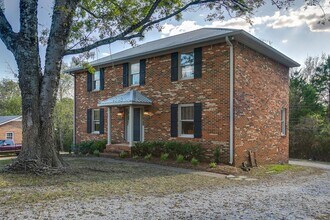 1023 Chickasaw Trail in Columbia, TN - Building Photo - Building Photo