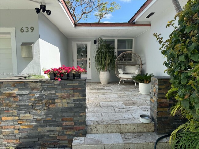 639 Bird Rd in Coral Gables, FL - Building Photo - Building Photo