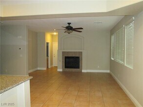 421 Emerald Heights St in Las Vegas, NV - Building Photo - Building Photo