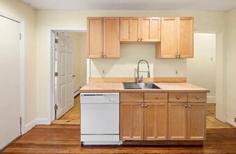 65 Pleasant St, Unit 64-1 in Cambridge, MA - Foto de edificio - Building Photo