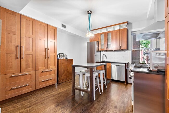 1112 Hudson St in Hoboken, NJ - Building Photo - Building Photo
