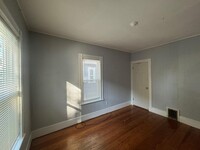 15 Bay State Ave, Unit 2 in Somerville, MA - Foto de edificio - Building Photo